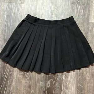 Pleated black skirt. - XL